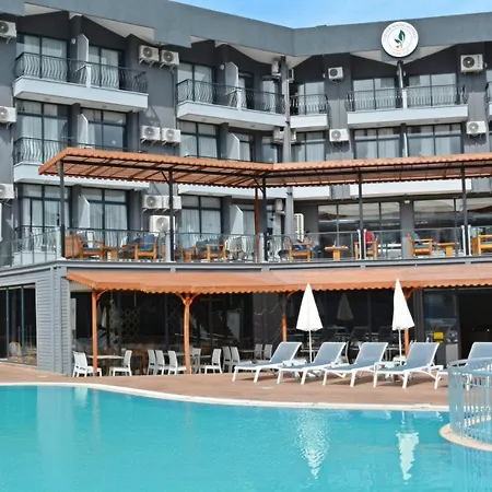 Clover Magic Park 3* Side