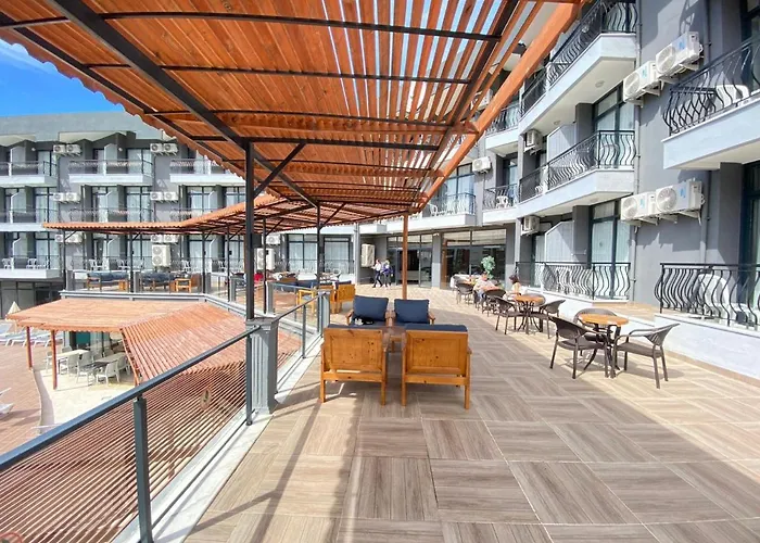 Clover Magic Park Hotel 3*