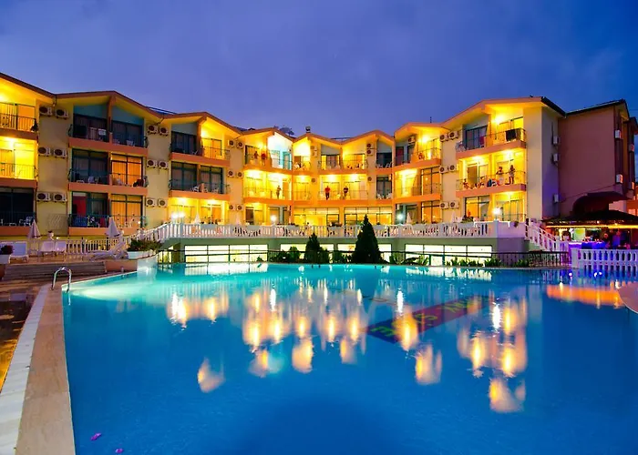 Hotel Clover Magic Park Side