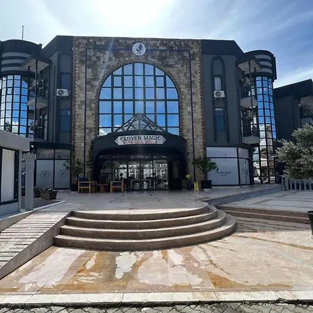 Clover Magic Park Готель 4*