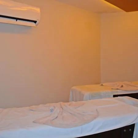 Готель Clover Magic Park 4*