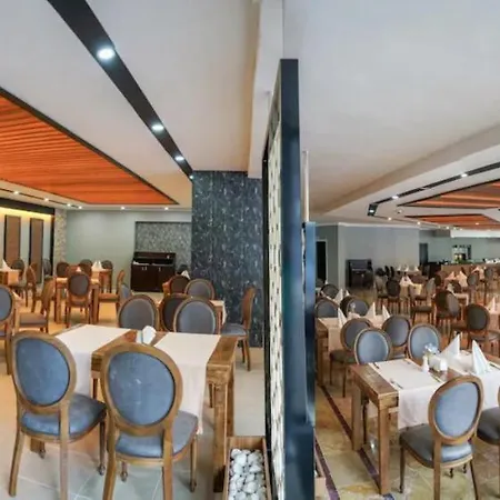 Clover Magic Park Готель 4*