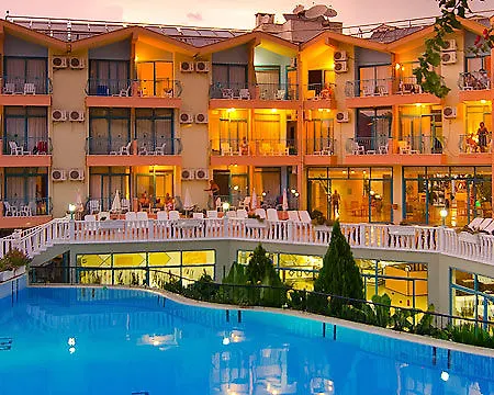 Готель Clover Magic Park 4*