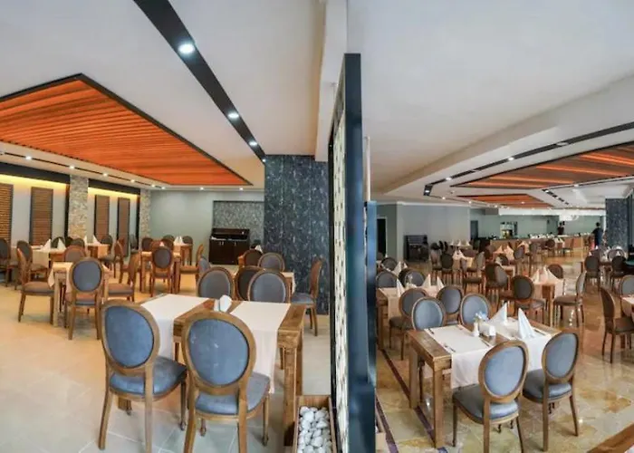 Clover Magic Park Hotel 3*