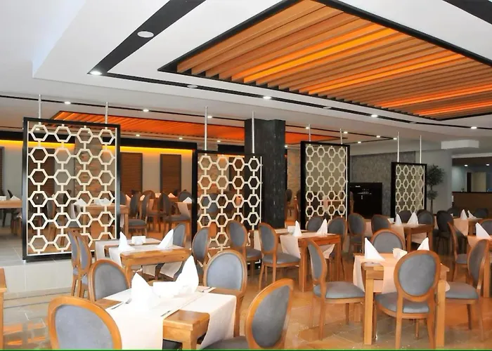 Hotel Clover Magic Park 3*