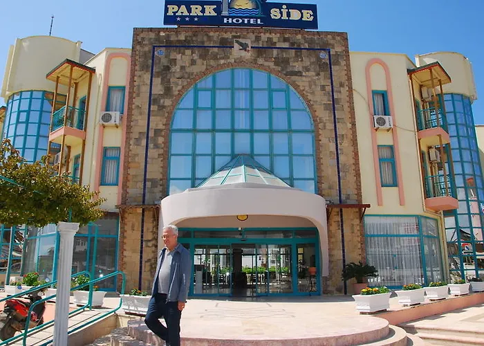 Hotel Clover Magic Park 3*