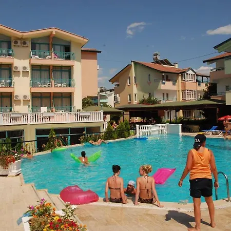 מלון Clover Magic Park