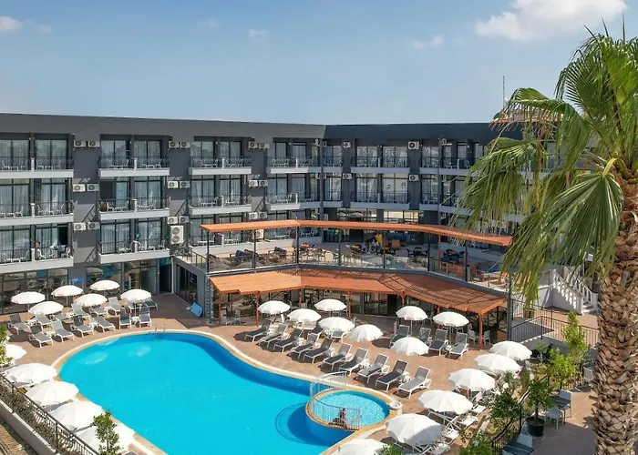 Готель Clover Magic Park 3*