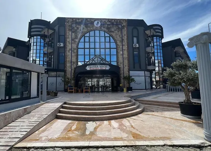 Clover Magic Park Готель 3*