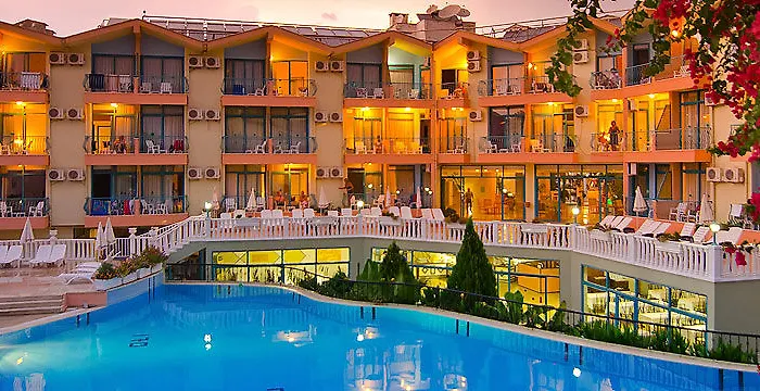 Готель Clover Magic Park 3*