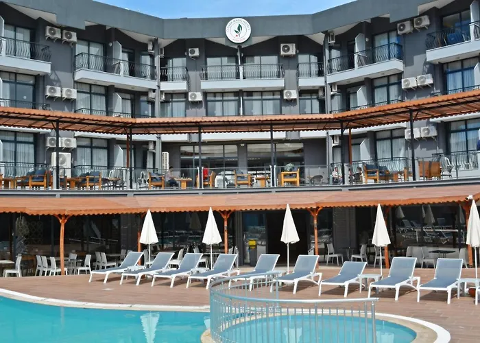 Hotel Clover Magic Park Side