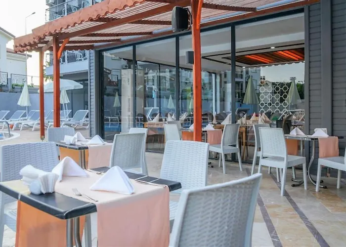 Clover Magic Park Hotel 3*