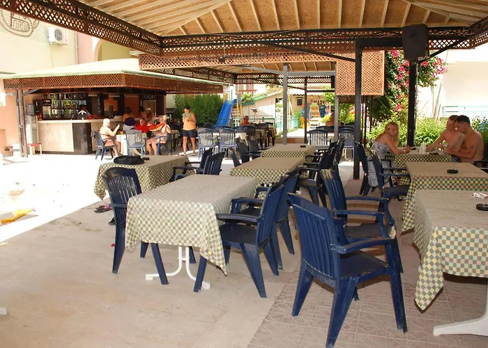 Hotel Clover Magic Park